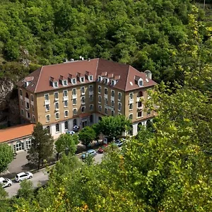 https://le-richelme.fr-provencehotel.com